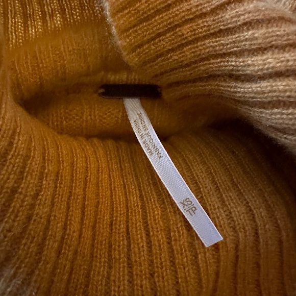 FP Audrey Cashmere Turtleneck- Inca Gold - Picture 4 of 8